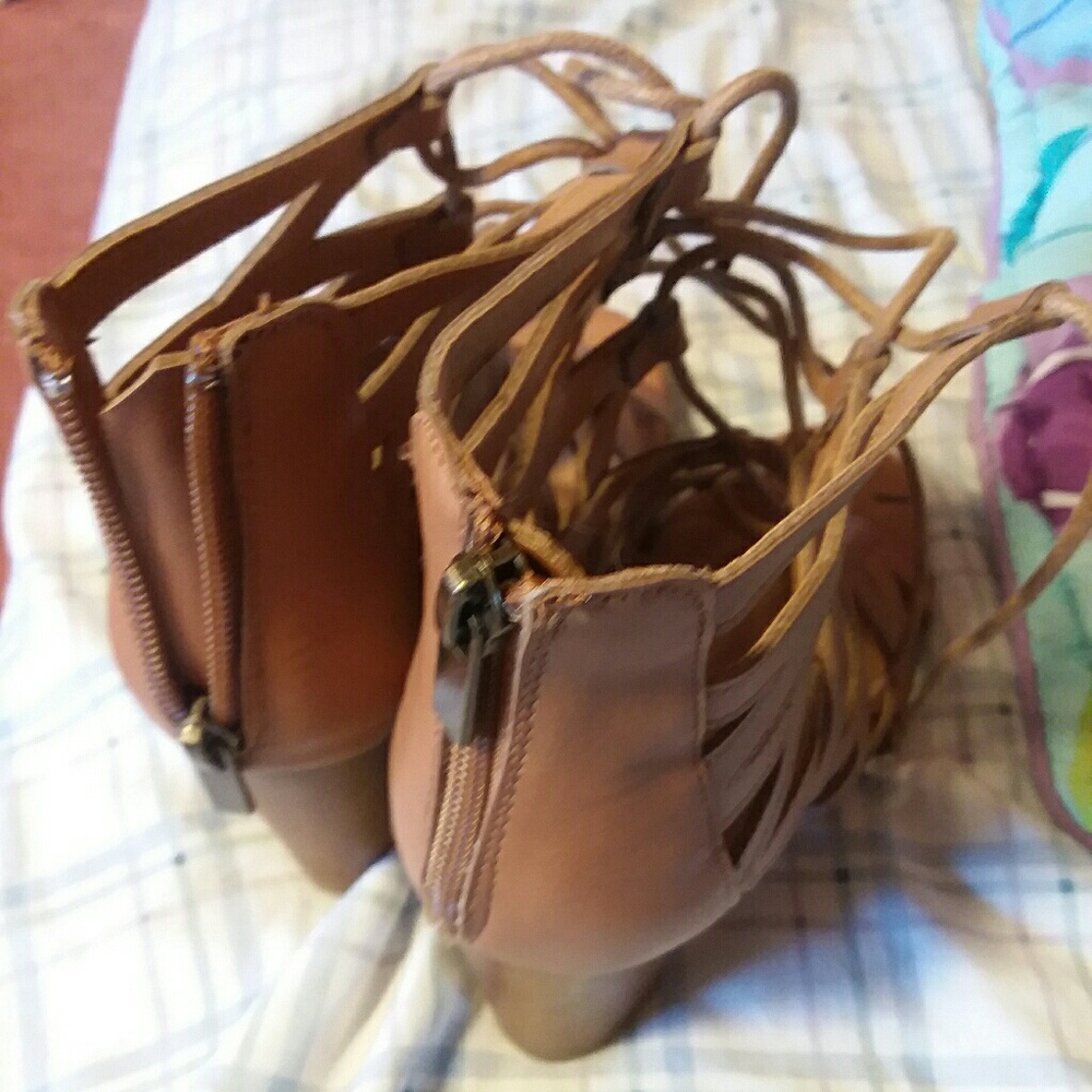 Shoes - Picture 2 of 5
